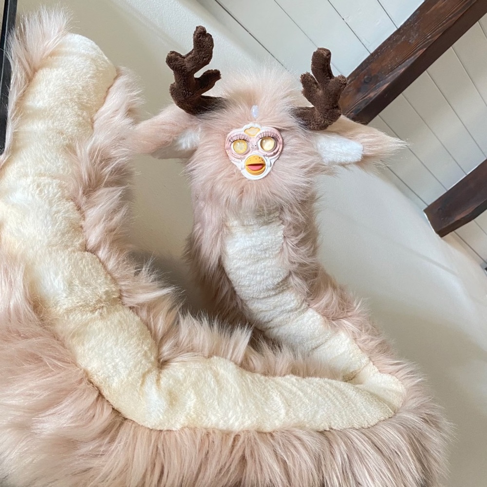 Custom long Furby (MADE TO ORDER, DO NOT BUY) 

Etsy @Mubunn & IG @Mubun.arts